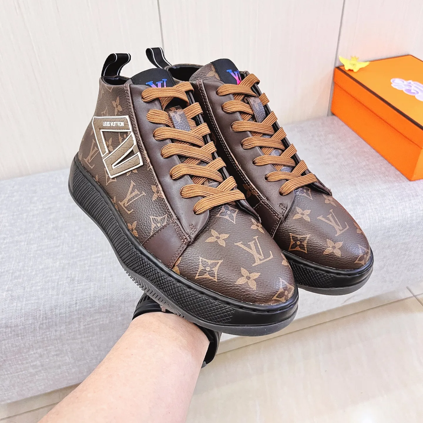Men's shoes 💰 460 men's shoes 💰 [ LV ] 🔥 Louis Vuitton, high-end men's shoes brand official website 1:1 latest masterpiece: uppers are made of Italian imported first-layer cowhide with comfortable and breathable lining ➕ original non-slip and wear-resistant outsole 🔥, making walking more convenient and comfortable! An exclusive new model, a stunning work, a beautiful 1:1 replica [color] compared to the official quality! Create a fashionable personality to set off your uniqueness! A must-have for trendy men! Classic 🔥Size: 38-44 Color: 🔥 3⃣️colors available🔥.
